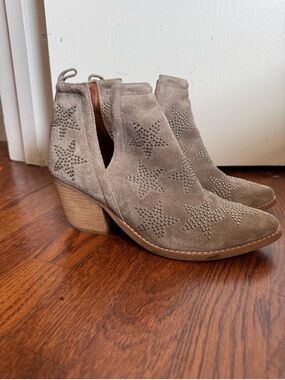 Jeffrey Campbell taupe star studded astrial pull on suede ankle boots heeled
